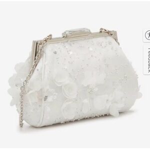 Elegant White Floral Clutch